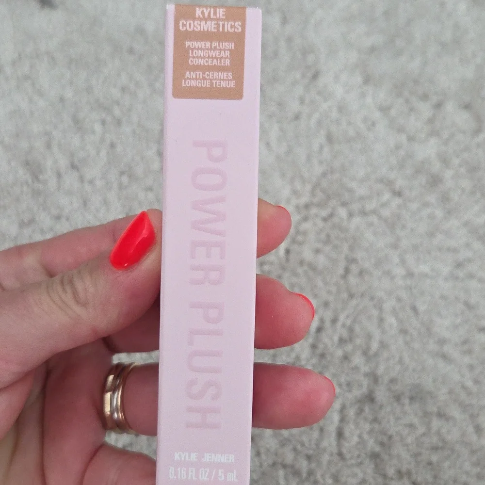 Kylie Cosmetics achieve seamless